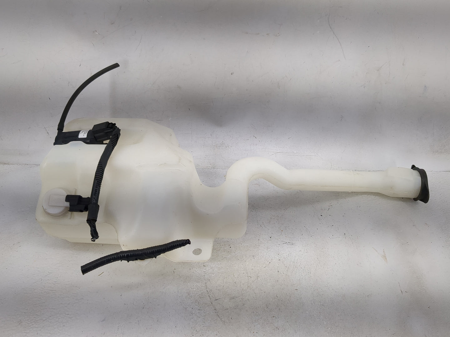 2013-2019 Ford Taurus Windshield Washer Fluid Reservoir Bottle 1482143 - Oemusedautoparts1.com