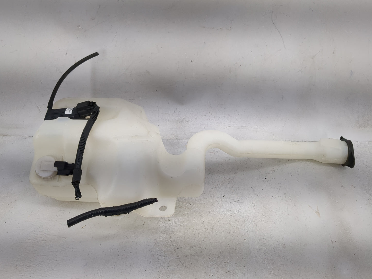 2013-2019 Ford Taurus Windshield Washer Fluid Reservoir Bottle 1482143 - Oemusedautoparts1.com