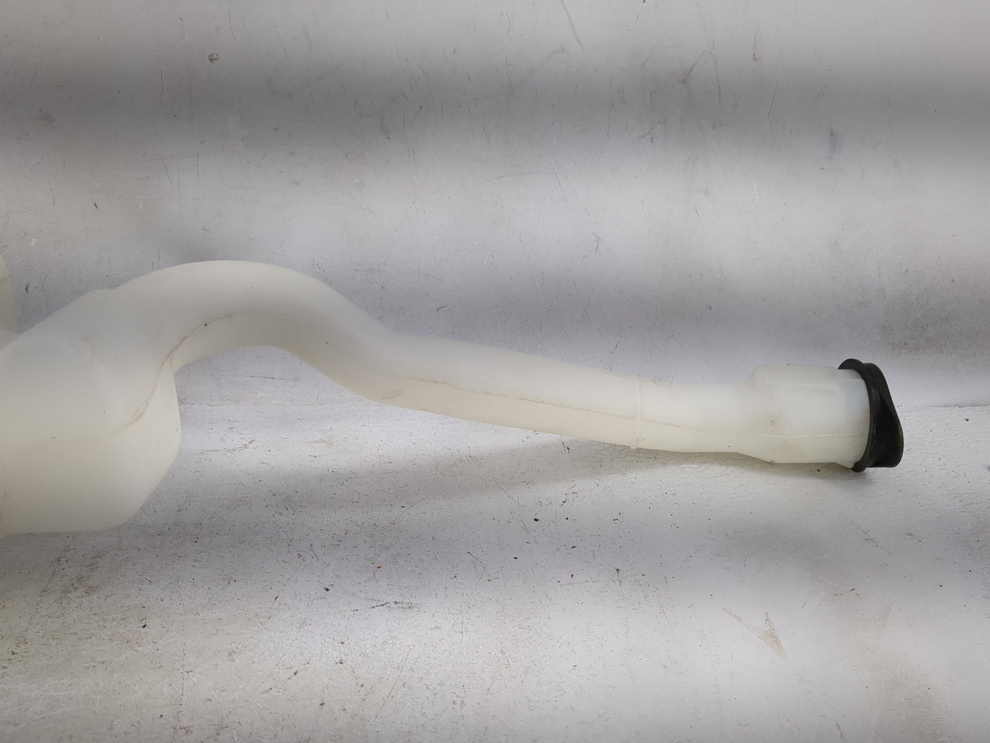 2013-2019 Ford Taurus Windshield Washer Fluid Reservoir Bottle 1482143 - Oemusedautoparts1.com