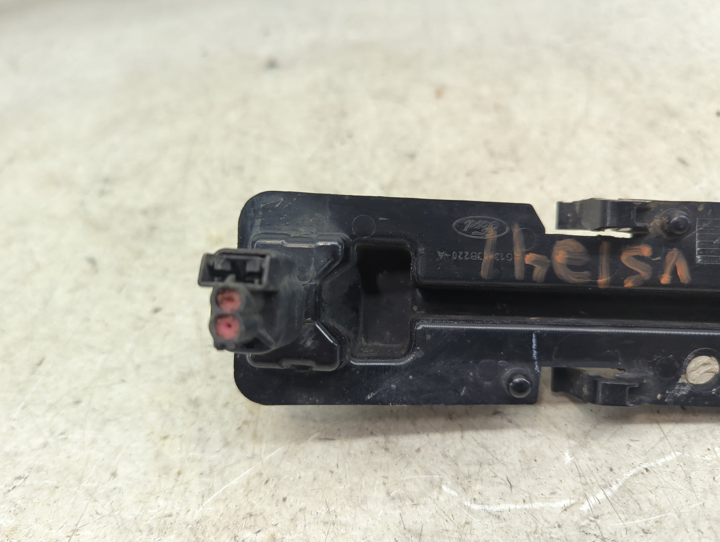 2015 Ford Taurus Third Brake Light Tail Light P/N:AG13-13B220-AB Fits OEM Used Auto Parts - Oemusedautoparts1.com