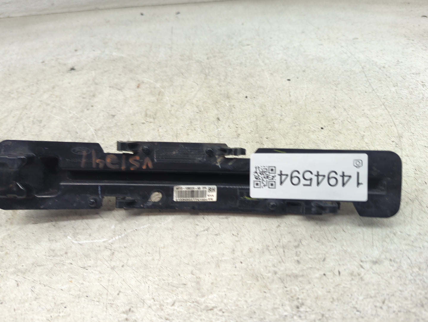 2015 Ford Taurus Third Brake Light Tail Light P/N:AG13-13B220-AB Fits OEM Used Auto Parts - Oemusedautoparts1.com