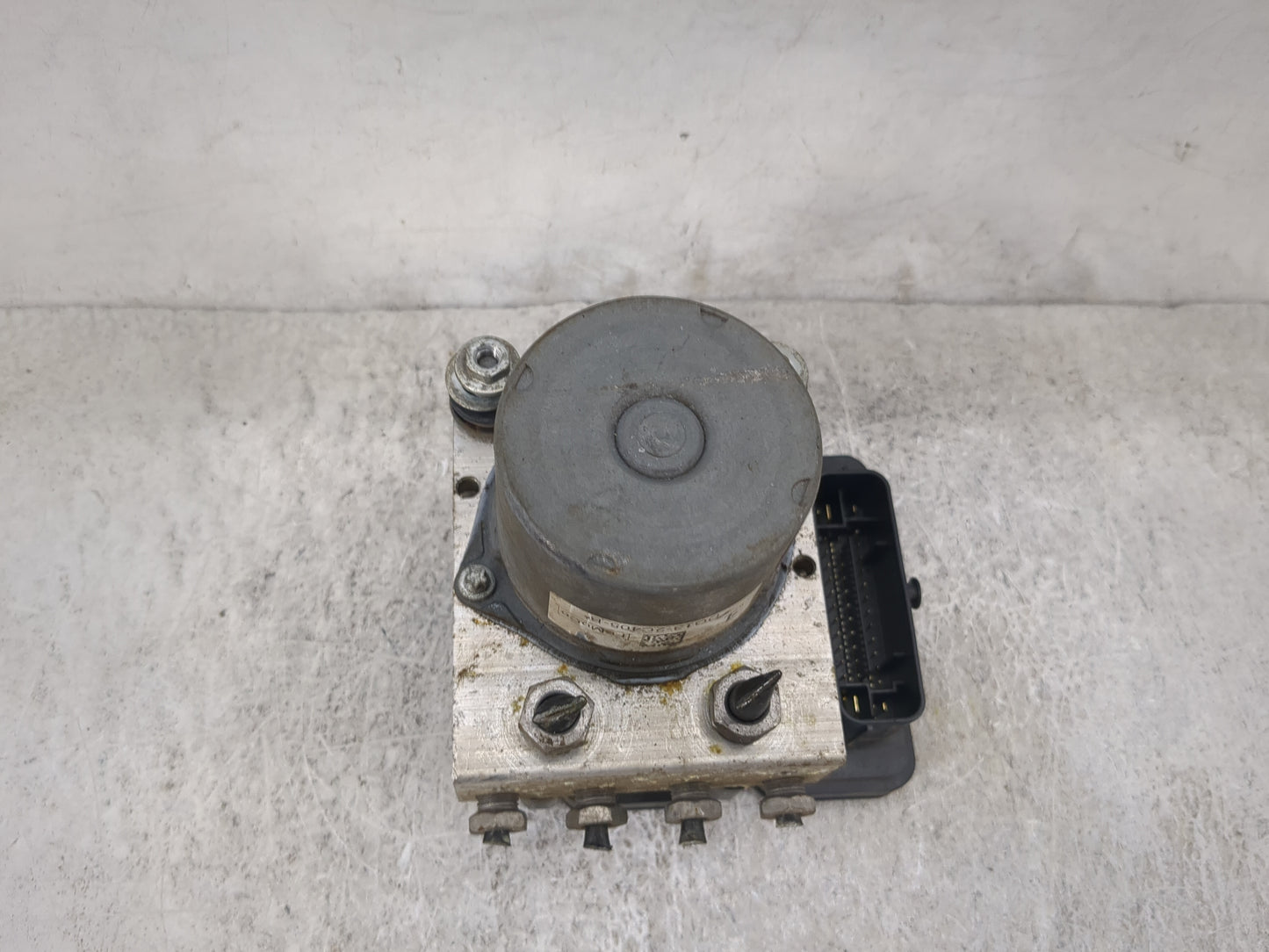 2014-2019 Ford Taurus ABS Pump Control Module Replacement P/N:DG13-2C405-B Fits Fits 2014 2015 2016 2017 2018 2019 OEM Used 