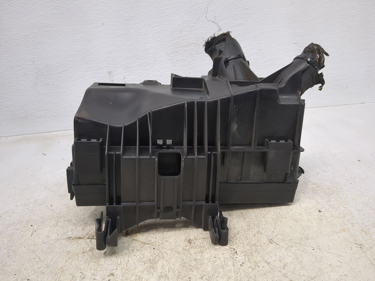 2013-2016 Ford Taurus Fusebox Fuse Box Panel Relay Module Fits Fits 2013 2014 2015 2016 OEM Used Auto Parts - Oemusedautopar