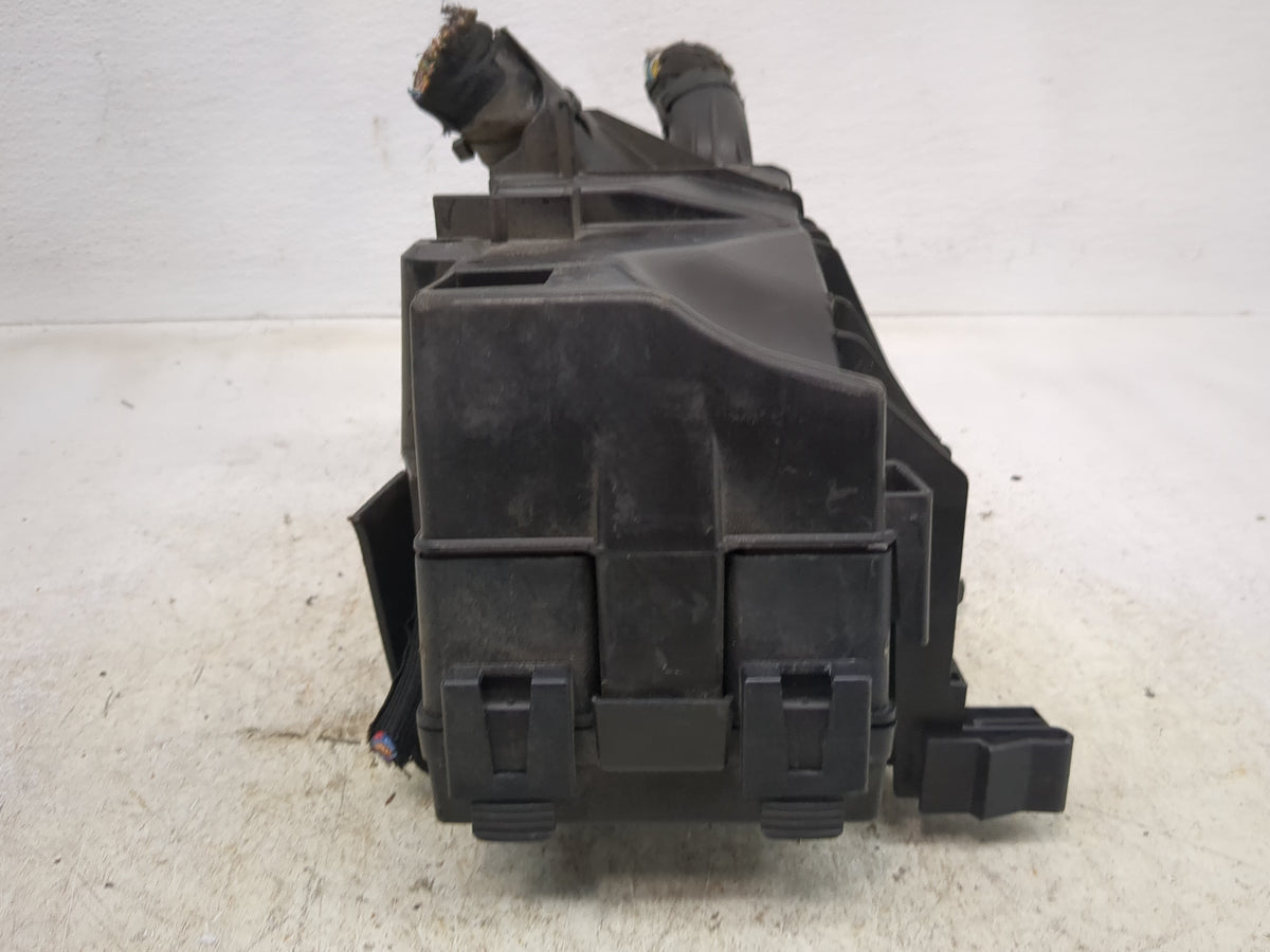 2013-2016 Ford Taurus Fusebox Fuse Box Panel Relay Module Fits Fits 2013 2014 2015 2016 OEM Used Auto Parts - Oemusedautopar