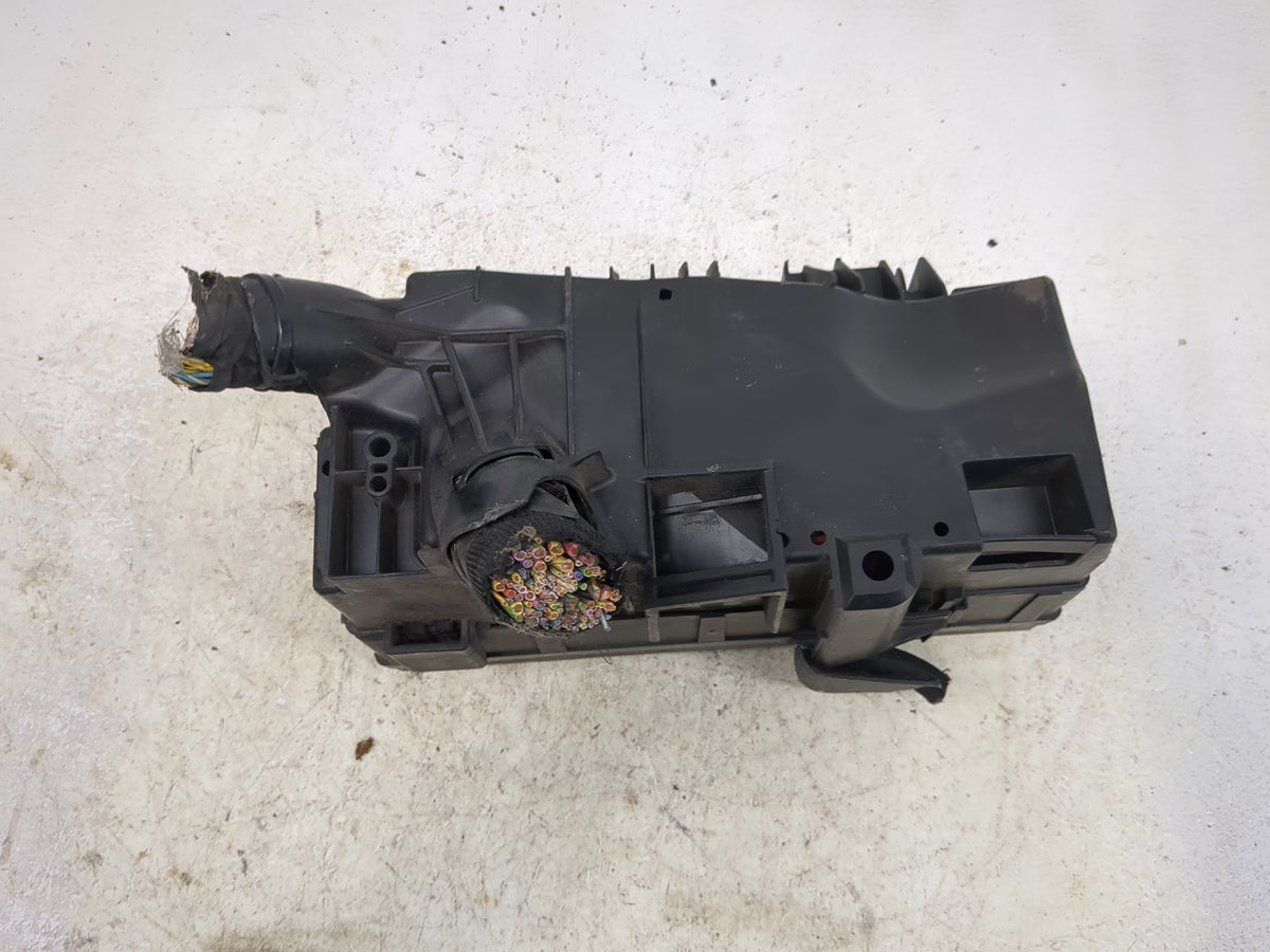 2013-2016 Ford Taurus Fusebox Fuse Box Panel Relay Module Fits Fits 2013 2014 2015 2016 OEM Used Auto Parts - Oemusedautopar