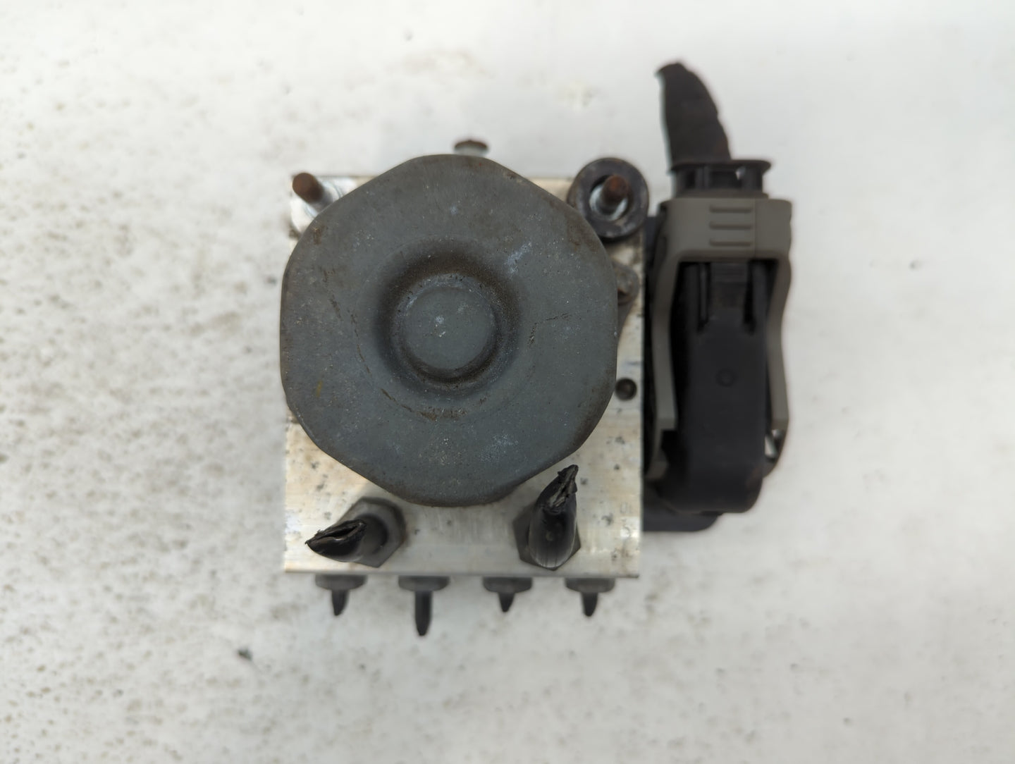 2014-2019 Ford Taurus ABS Pump Control Module Replacement P/N:DG13-2C405-AG FG13-2C405-AB Fits Fits 2014 2015 2016 2017 2018