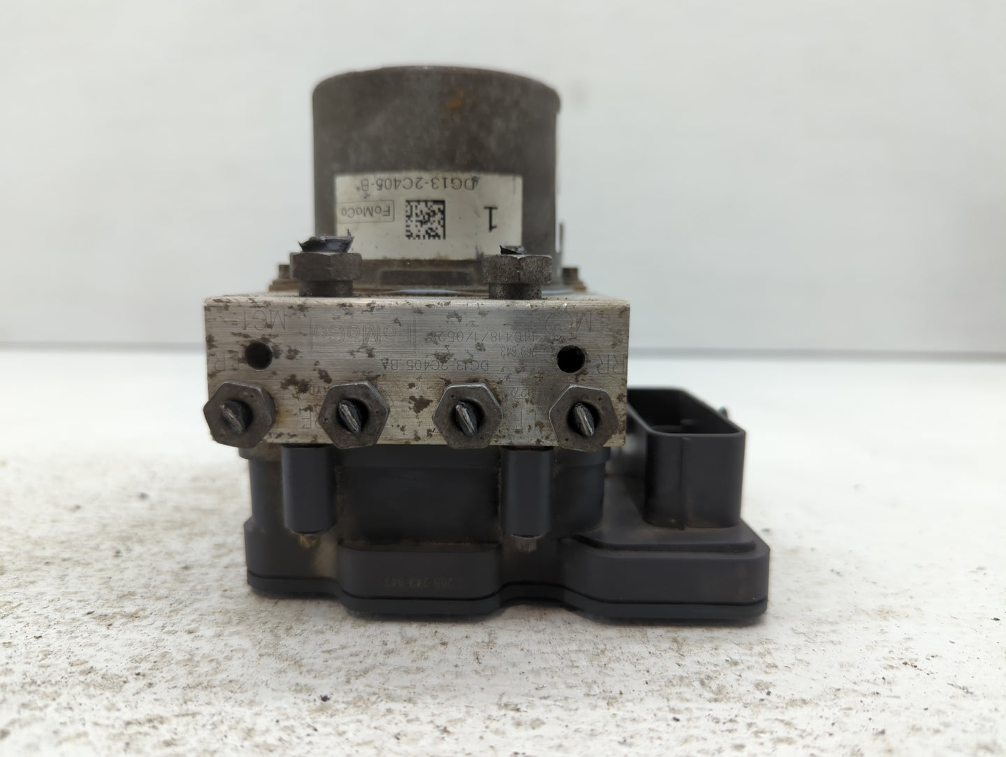 2014-2019 Ford Taurus ABS Pump Control Module Replacement P/N:DG13-2C405-BA FG13-2C405-AB Fits Fits 2014 2015 2016 2017 2018