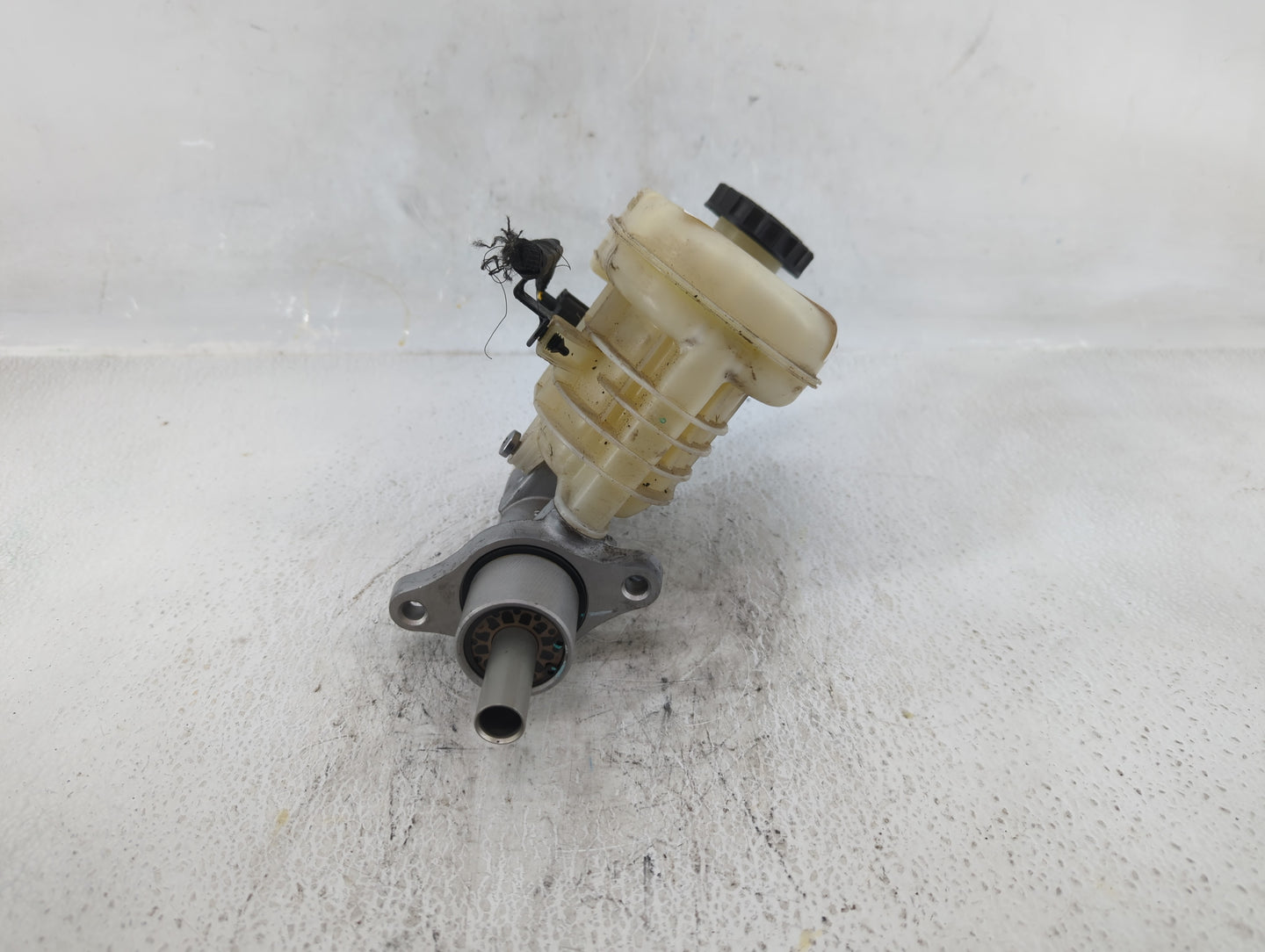 2013-2019 Ford Taurus Brake Master Cylinder - Oemusedautoparts1.com