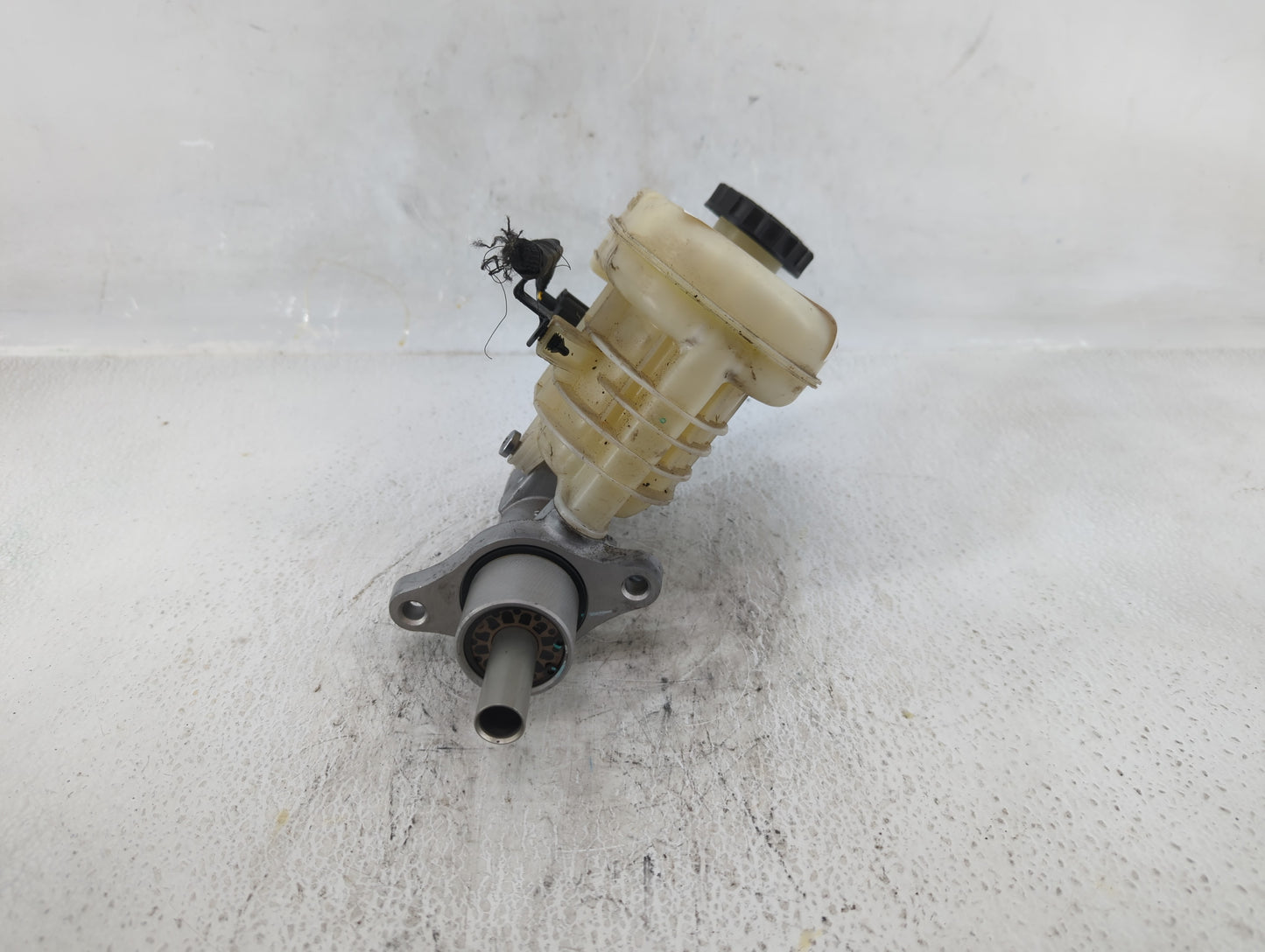 2013-2019 Ford Taurus Brake Master Cylinder - Oemusedautoparts1.com