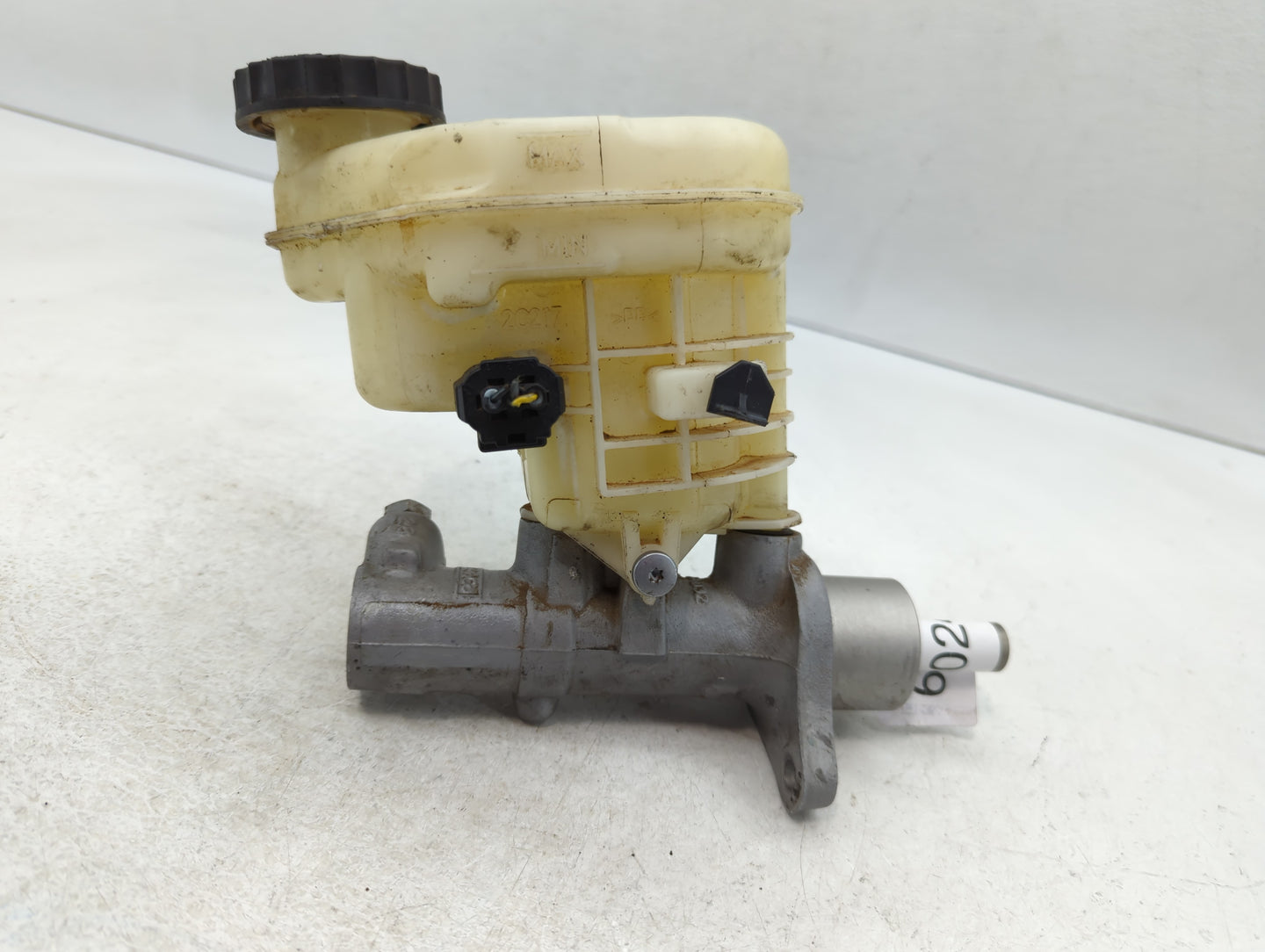 2013-2019 Ford Taurus Brake Master Cylinder - Oemusedautoparts1.com