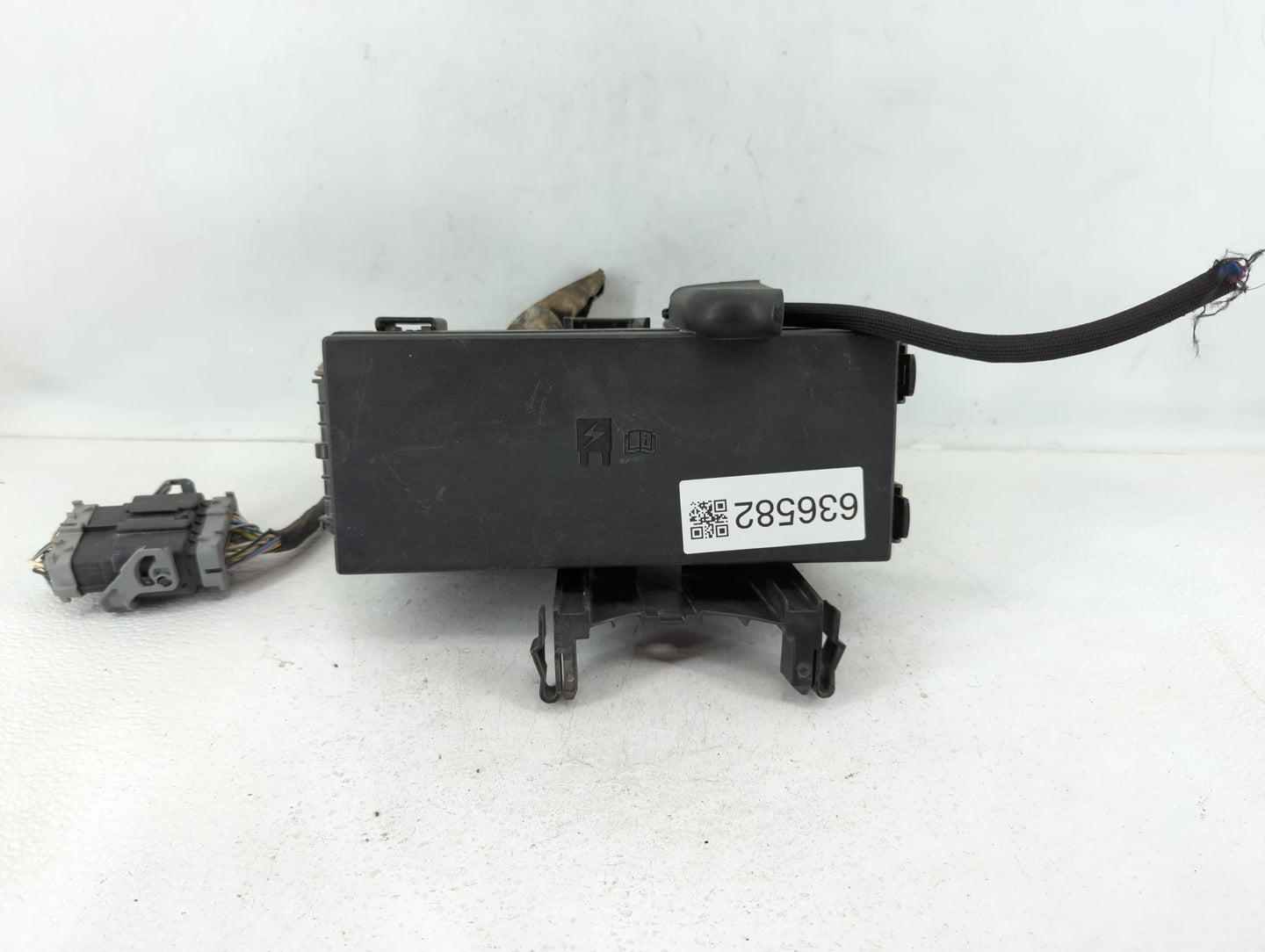 2013-2016 Ford Taurus Fusebox Fuse Box Panel Relay Module P/N:DG1T-14A003-BA Fits Fits 2013 2014 2015 2016 OEM Used Auto Par