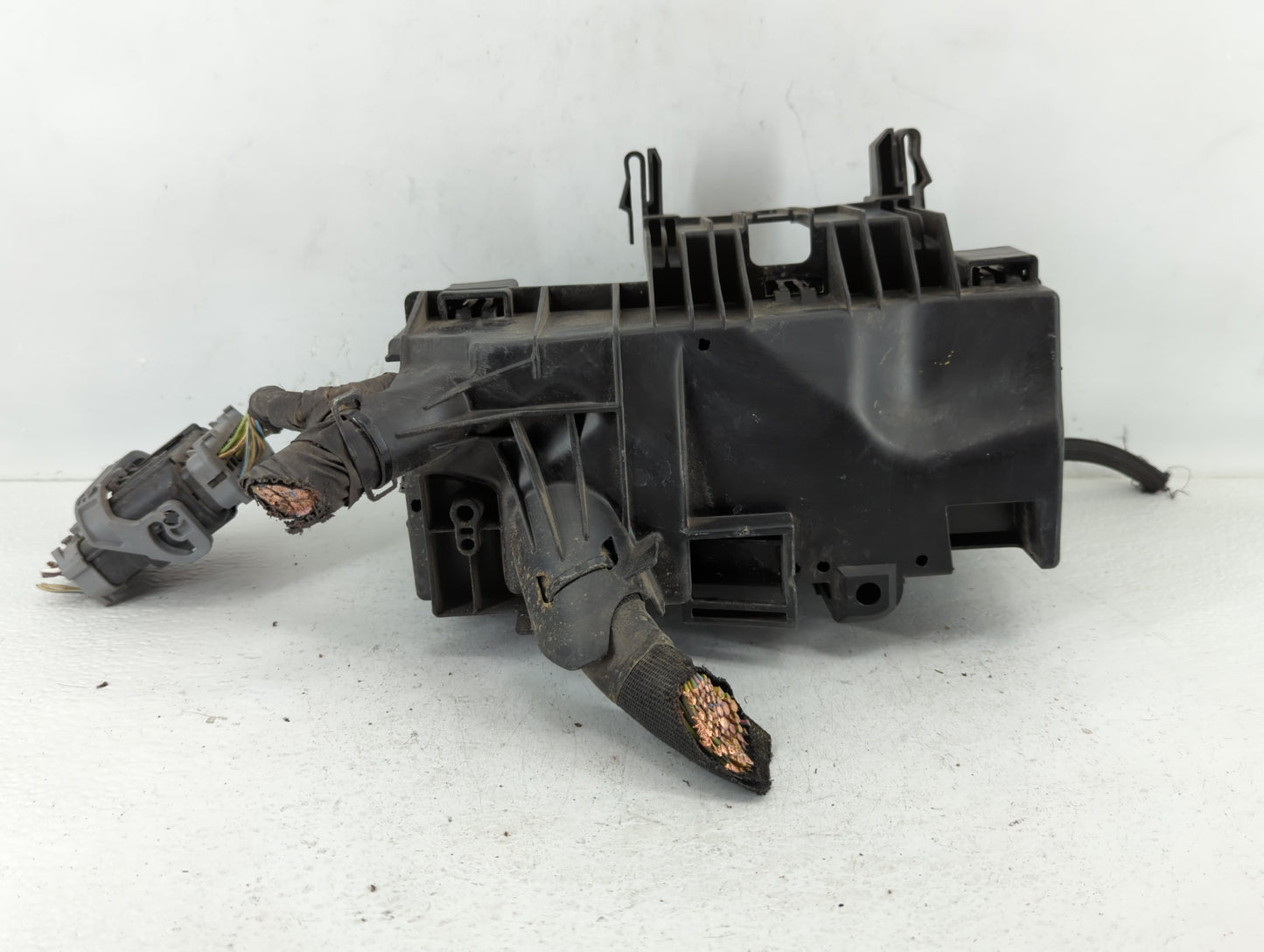 2013-2016 Ford Taurus Fusebox Fuse Box Panel Relay Module P/N:DG1T-14A003-BA Fits Fits 2013 2014 2015 2016 OEM Used Auto Par