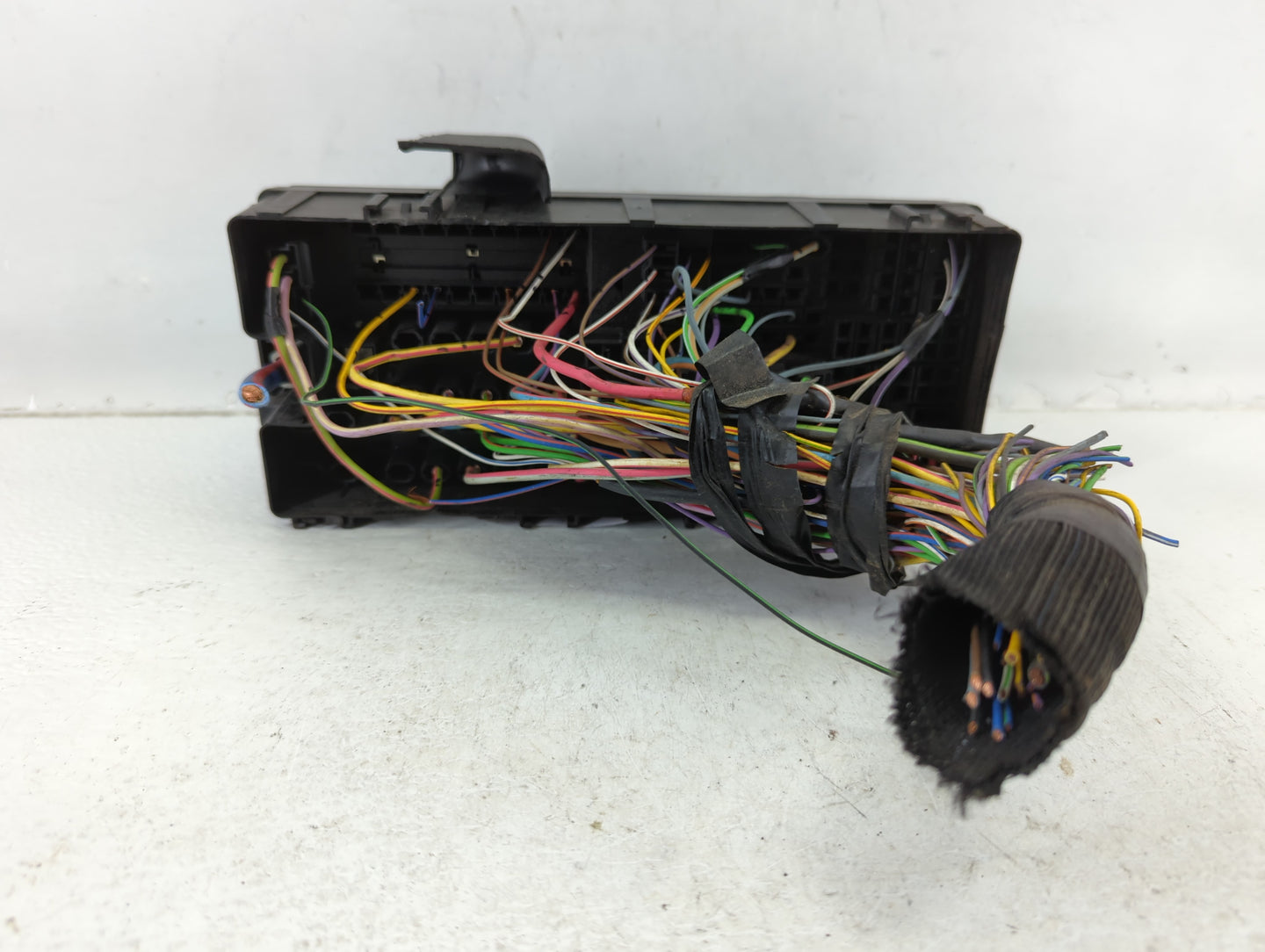 2013-2016 Ford Taurus Fusebox Fuse Box Panel Relay Module P/N:DG1T-14A003-BA Fits Fits 2013 2014 2015 2016 OEM Used Auto Par