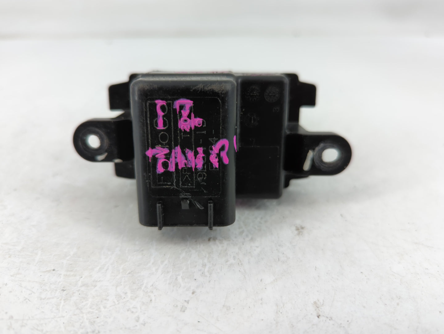 2007-2019 Ford Taurus Chassis Control Module Ccm Bcm Body Control 9l34-19 - Oemusedautoparts1.com