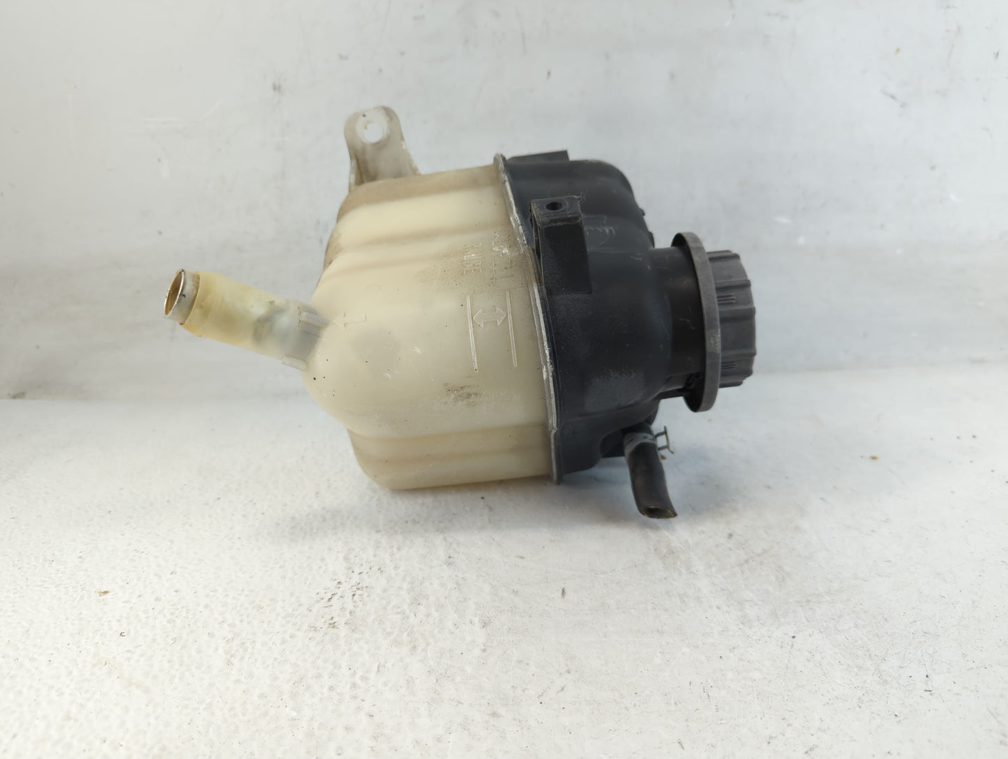 2012-2019 Ford Taurus Radiator Coolant Overflow Expansion Tank Bottle 936167 - Oemusedautoparts1.com