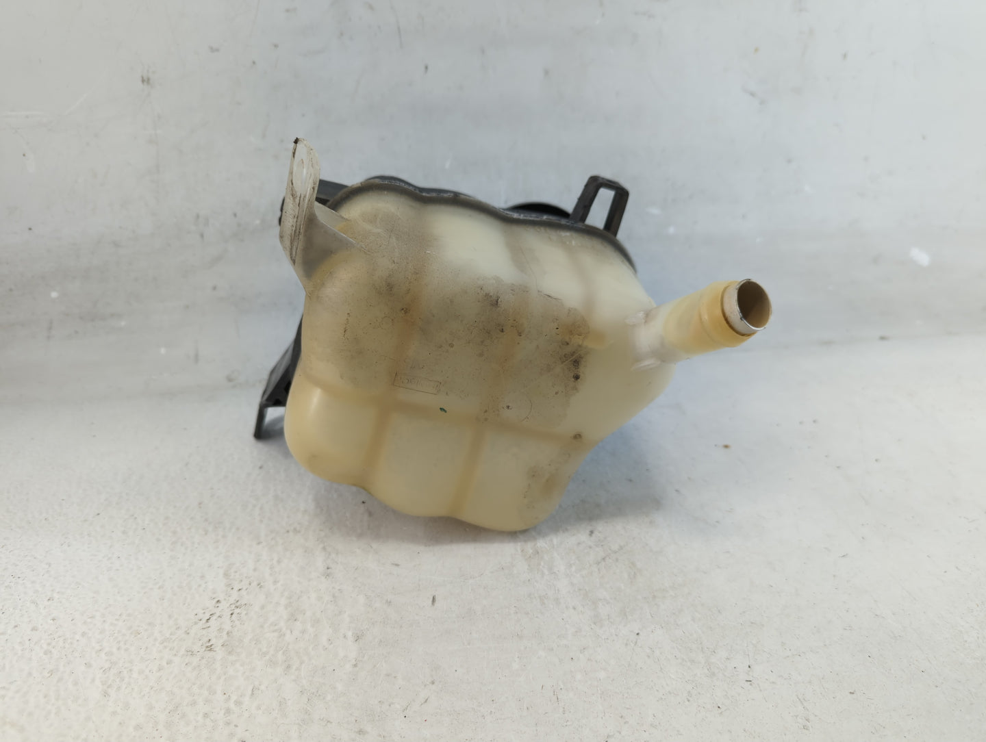 2012-2019 Ford Taurus Radiator Coolant Overflow Expansion Tank Bottle 936167 - Oemusedautoparts1.com