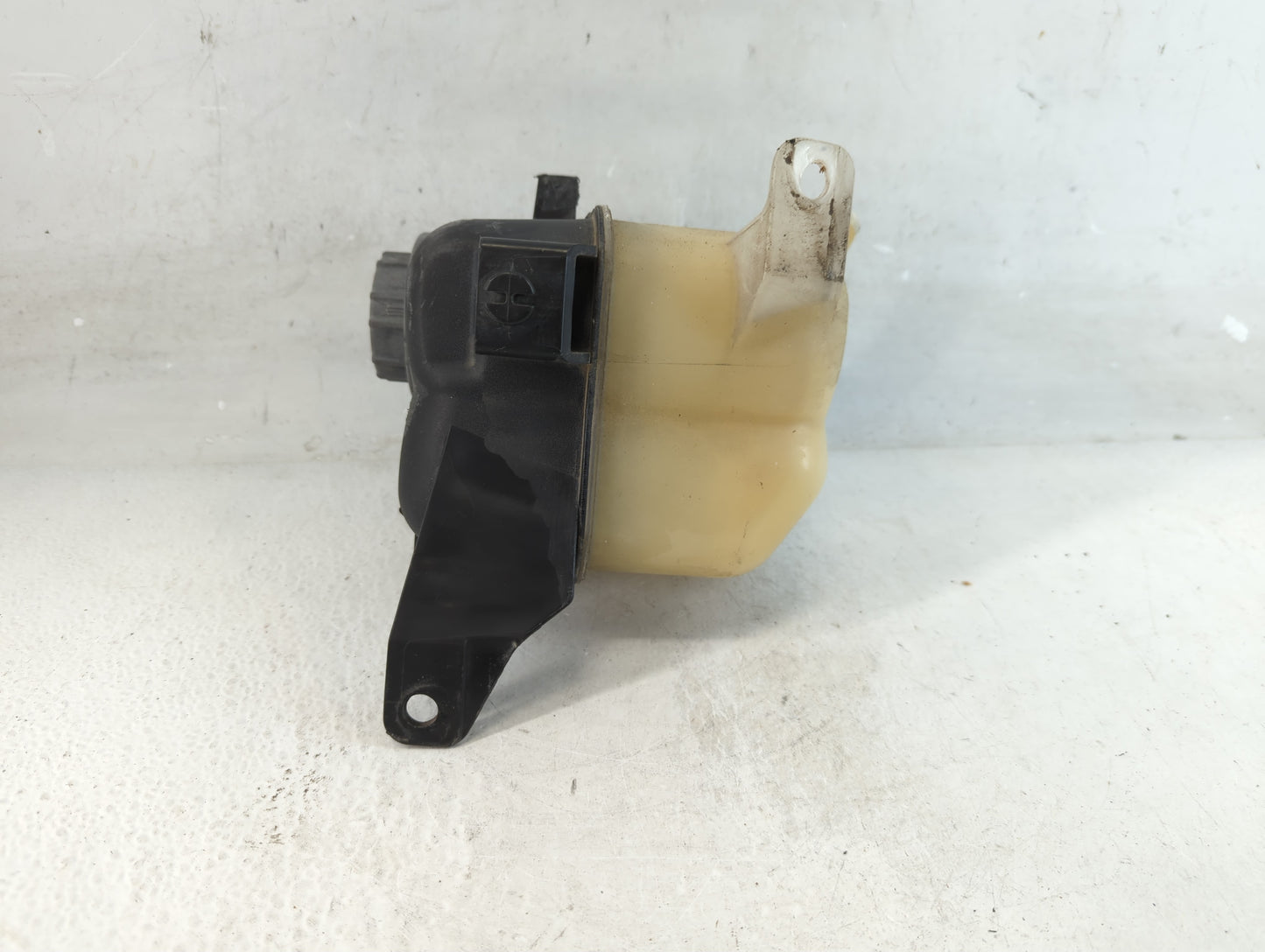 2012-2019 Ford Taurus Radiator Coolant Overflow Expansion Tank Bottle 936167 - Oemusedautoparts1.com