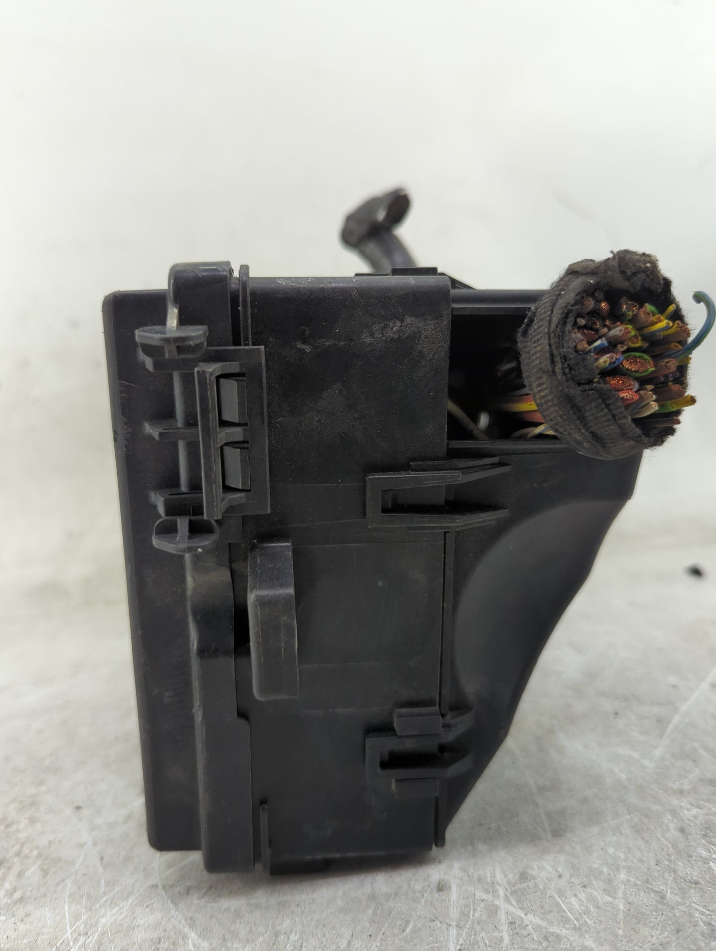 2015 Ford Transit Fusebox Fuse Box Panel Relay Module P/N:AV6T-14A142-AB Fits OEM Used Auto Parts - Oemusedautoparts1.com
