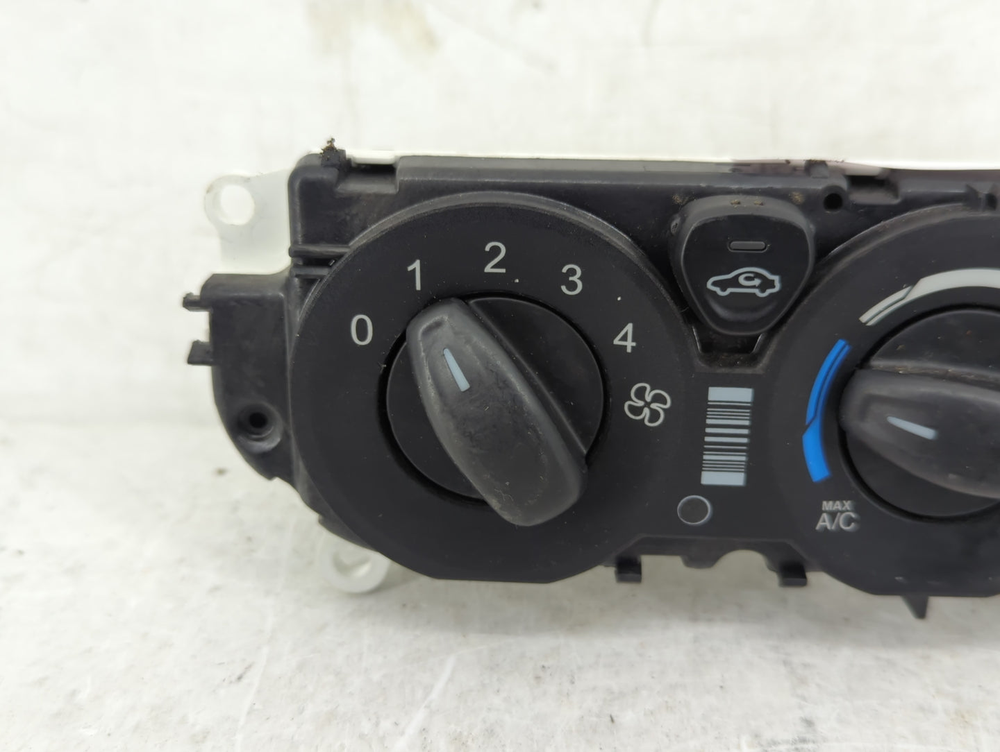 2015-2019 Ford Transit-250 Climate Control Module Temperature AC/Heater Replacement P/N:CK4T19980AC Fits OEM Used Auto Parts