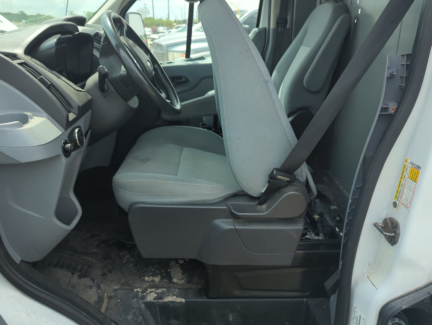2015-2015 Ford Transit-250 Driver Front Seat Oem - Oemusedautoparts1.com
