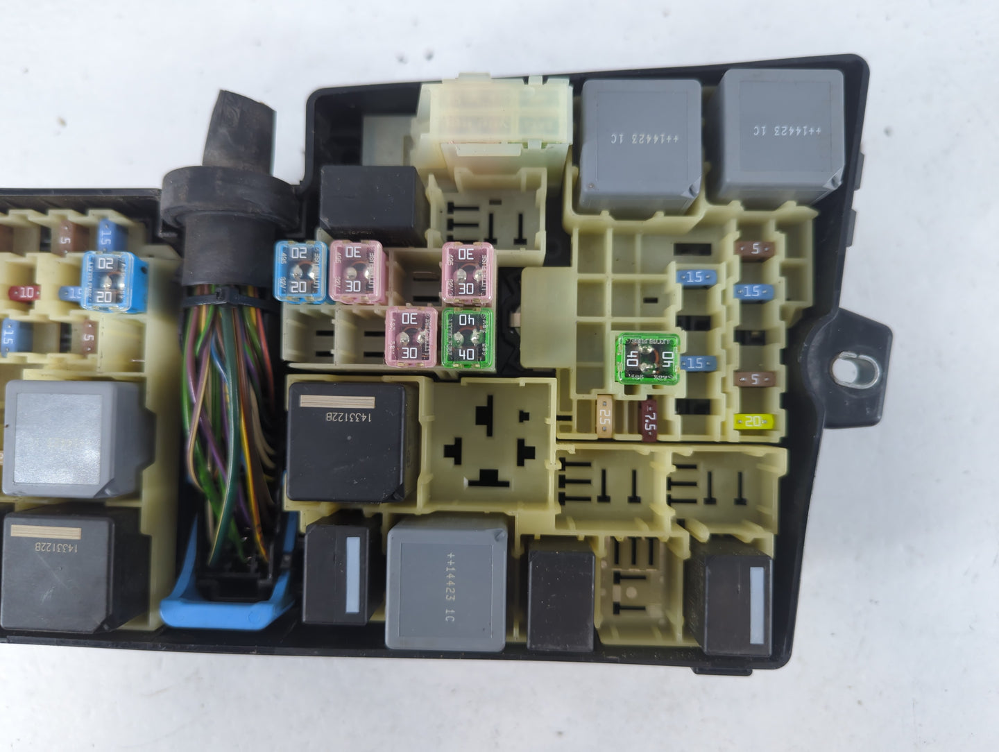 2014-2015 Ford Transit Fusebox Fuse Box Panel Relay Module P/N:AV6T-14A142-AB Fits Fits 2014 2015 OEM Used Auto Parts - Oemu