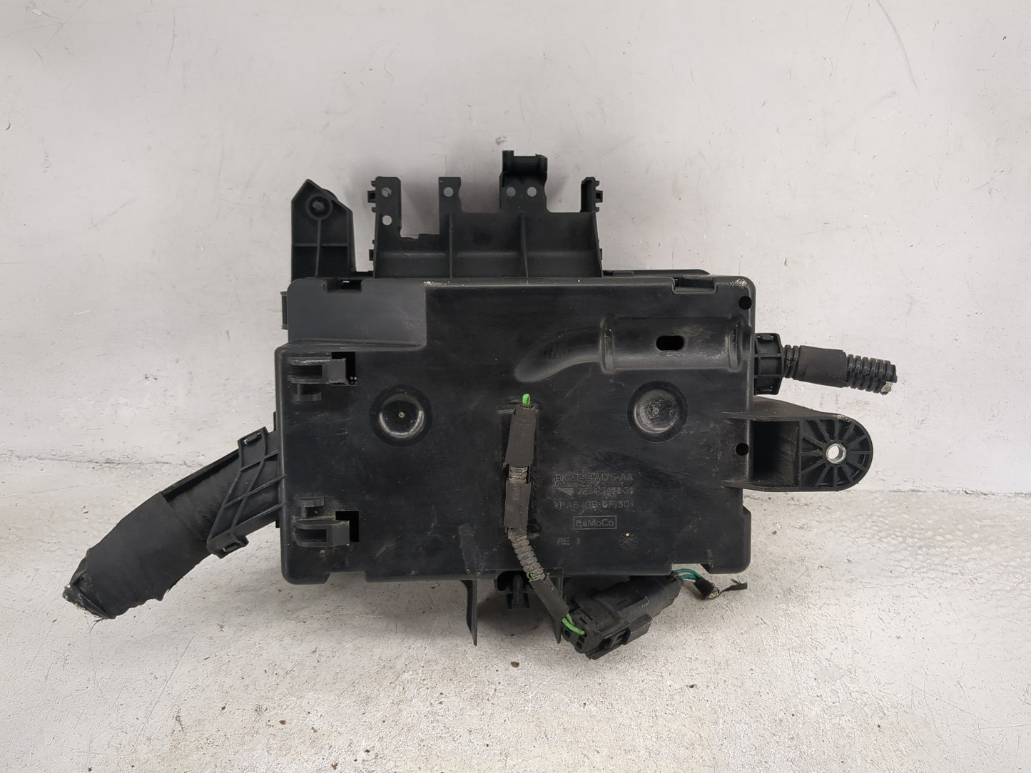 2015 Ford Transit 250 Fusebox Fuse Box Panel Relay Module P/N:BK2T-14A175-AA 7254-7478-30 Fits OEM Used Auto Parts - Oemused