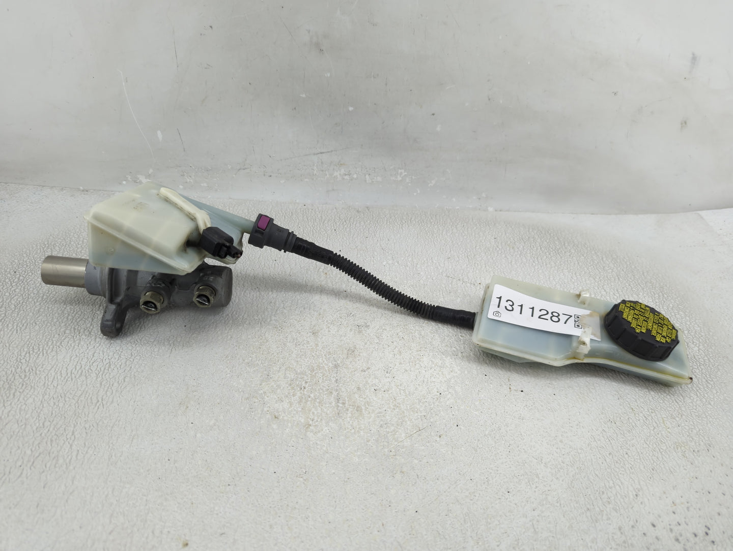 2014-2018 Ford Transit Connect Brake Master Cylinder - Oemusedautoparts1.com