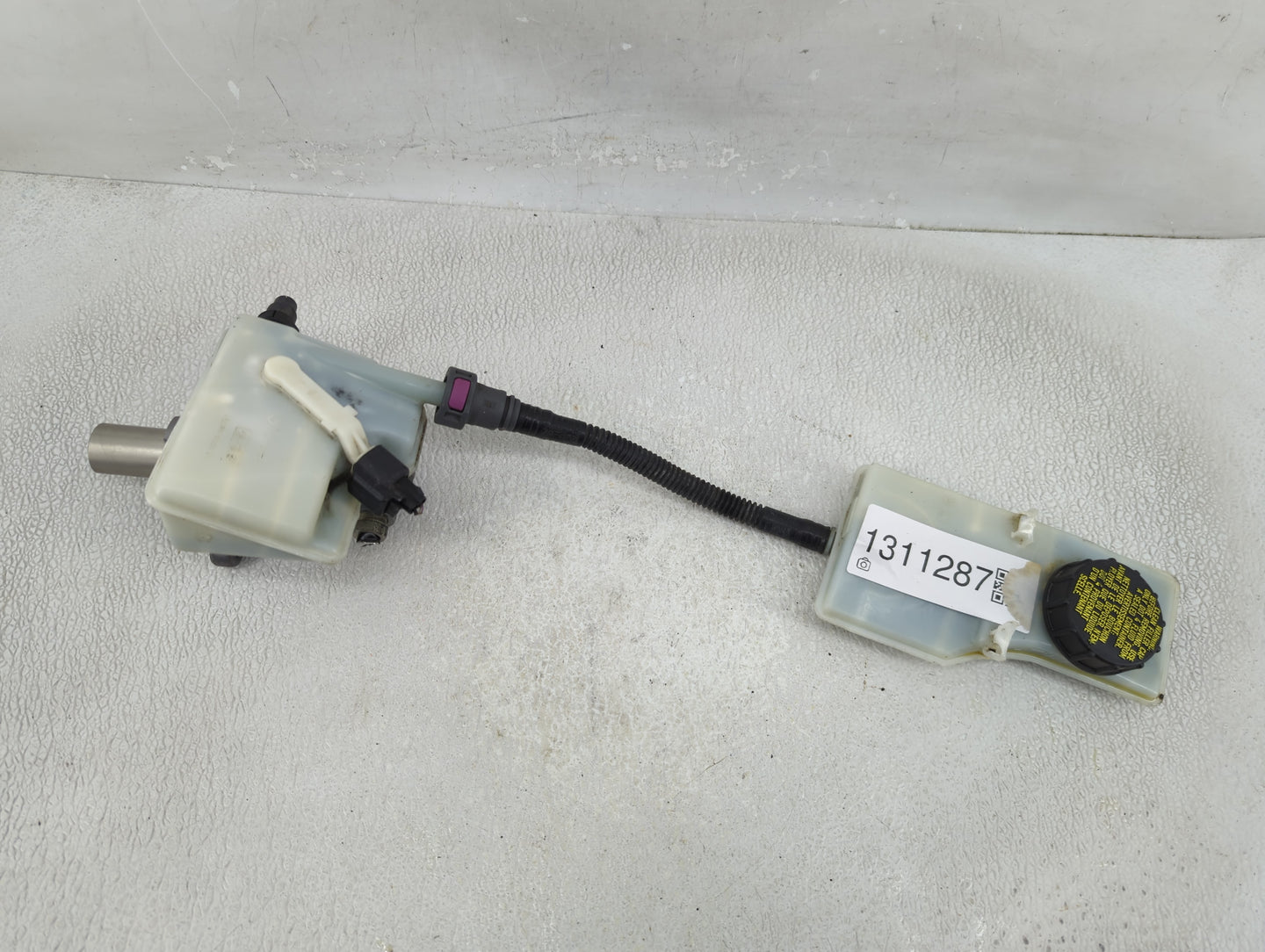 2014-2018 Ford Transit Connect Brake Master Cylinder - Oemusedautoparts1.com
