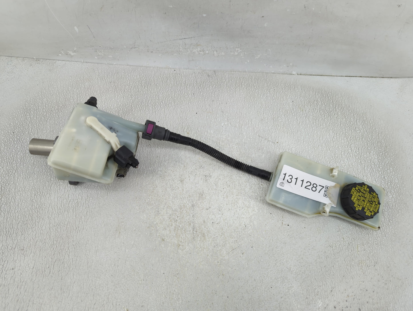 2014-2018 Ford Transit Connect Brake Master Cylinder - Oemusedautoparts1.com