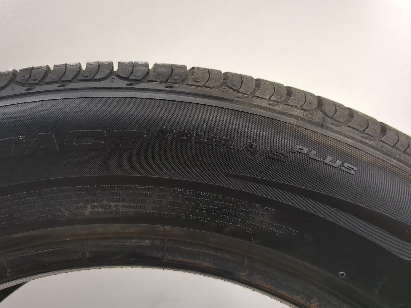 Used Tire 215/55R16 CONTINENTAL CONTROL CONTACT TOUR A/S PLUS 97H - 7.5/32 - Oemusedautoparts1.com