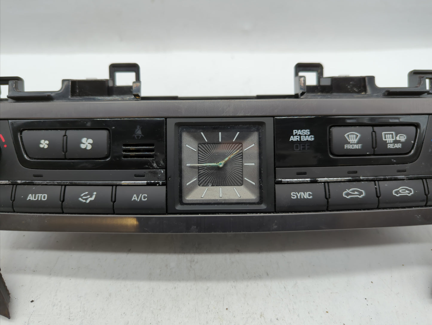 2017 Genesis G80 Climate Control Module Temperature AC/Heater Replacement P/N:97250-B1XXX 97250-B1120 Fits Fits 2015 2016 OE