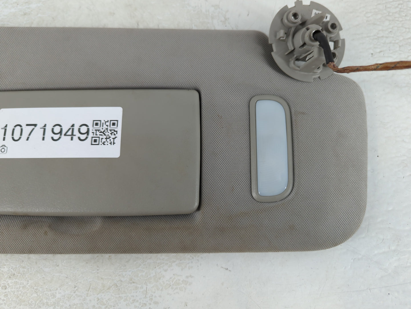 2007-2017 Gmc Acadia Sun Visor Shade Replacement Passenger Right Mirror Fits OEM Used Auto Parts - Oemusedautoparts1.com