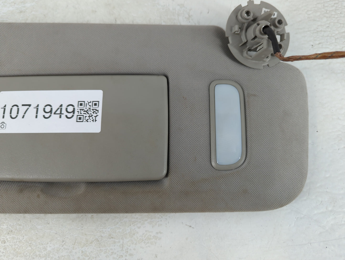 2007-2017 Gmc Acadia Sun Visor Shade Replacement Passenger Right Mirror Fits OEM Used Auto Parts - Oemusedautoparts1.com