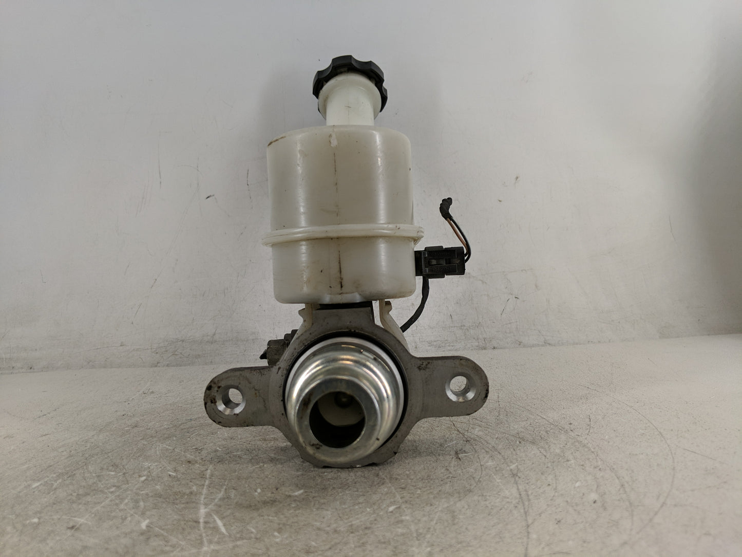 2009-2017 Gmc Acadia Brake Master Cylinder - Oemusedautoparts1.com