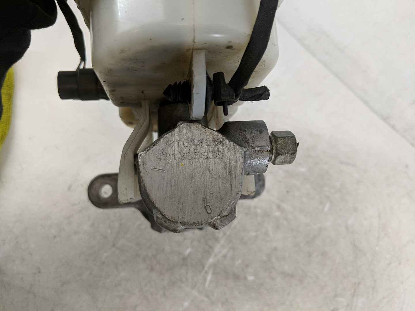 2009-2017 Gmc Acadia Brake Master Cylinder - Oemusedautoparts1.com