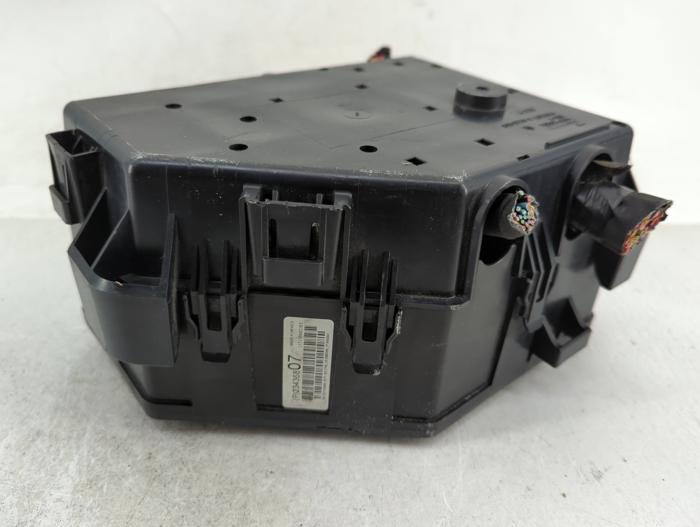 2015-2017 Gmc Acadia Fusebox Fuse Box Panel Relay Module P/N:23436807 Fits Fits 2015 2016 2017 OEM Used Auto Parts - Oemused