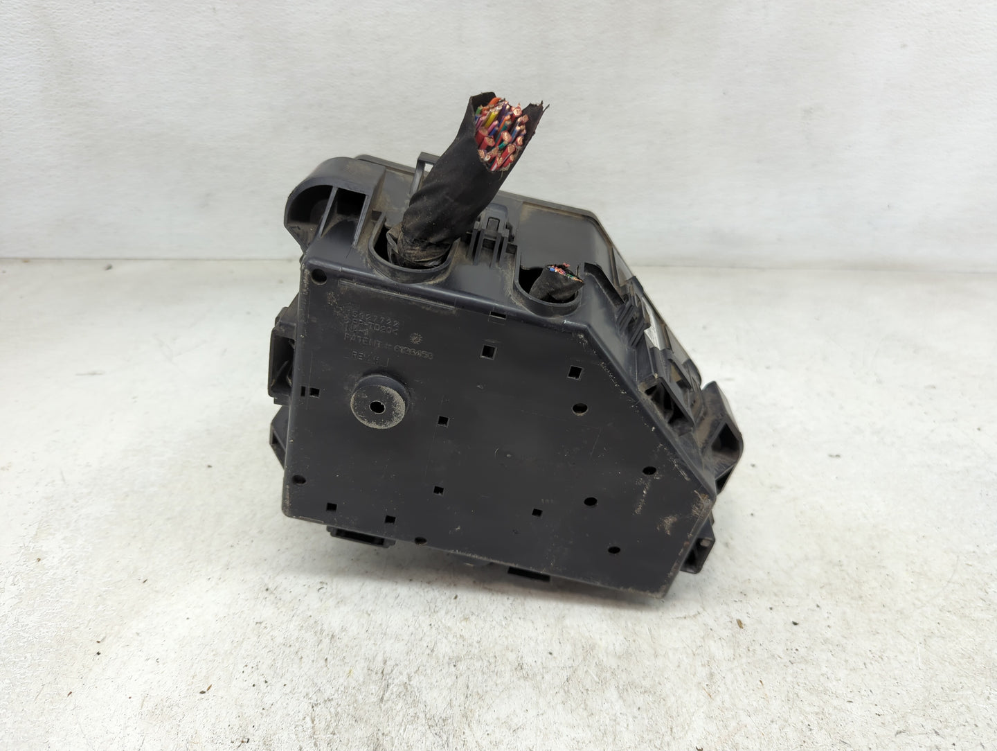 2015-2017 Gmc Acadia Fusebox Fuse Box Panel Relay Module P/N:P23436803 Fits Fits 2015 2016 2017 OEM Used Auto Parts - Oemuse