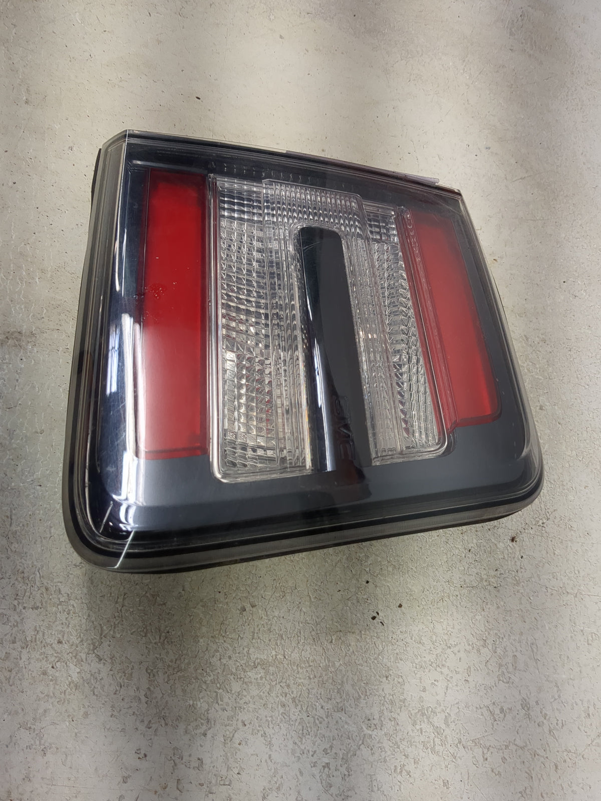 2013-2017 Gmc Acadia Driver Left Side Deck Lid Mounted Tail Light Black - Oemusedautoparts1.com