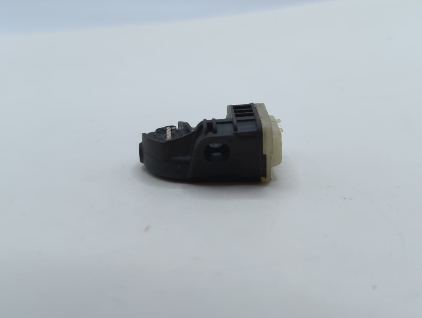2015 Gmc Savana 1500 Tire Pressure Monitoring System Sensor Tpms - Oemusedautoparts1.com