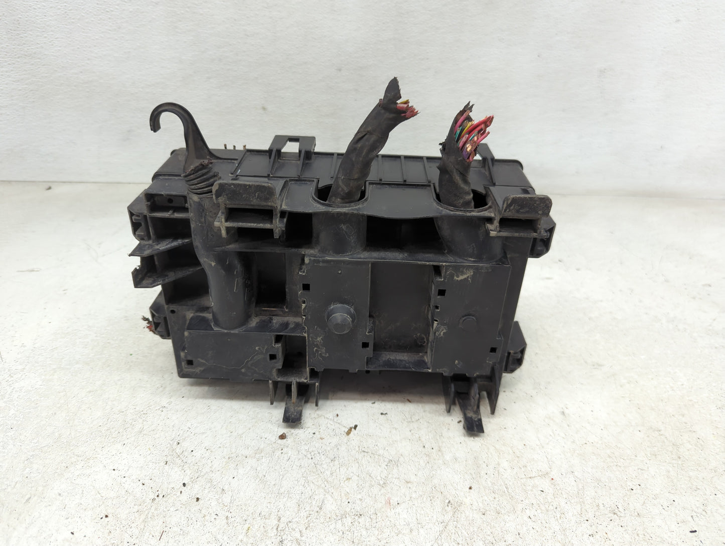 2013-2016 Gmc Savana 2500 Fusebox Fuse Box Panel Relay Module P/N:23104894 Fits Fits 2013 2014 2015 2016 OEM Used Auto Parts