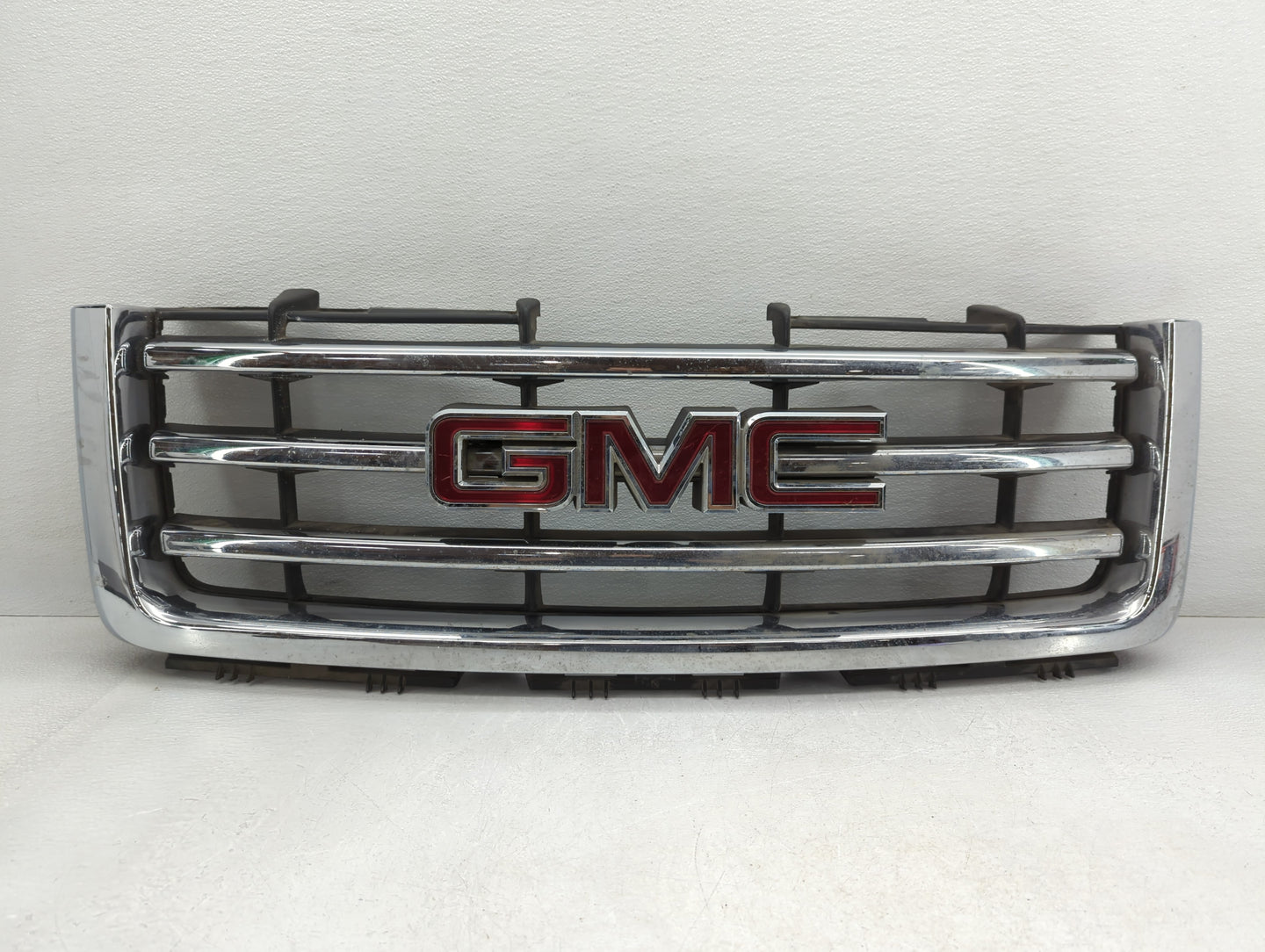 2011-2017 Gmc Savana 2500 Front Grille Bumper Not Included - Oemusedautoparts1.com