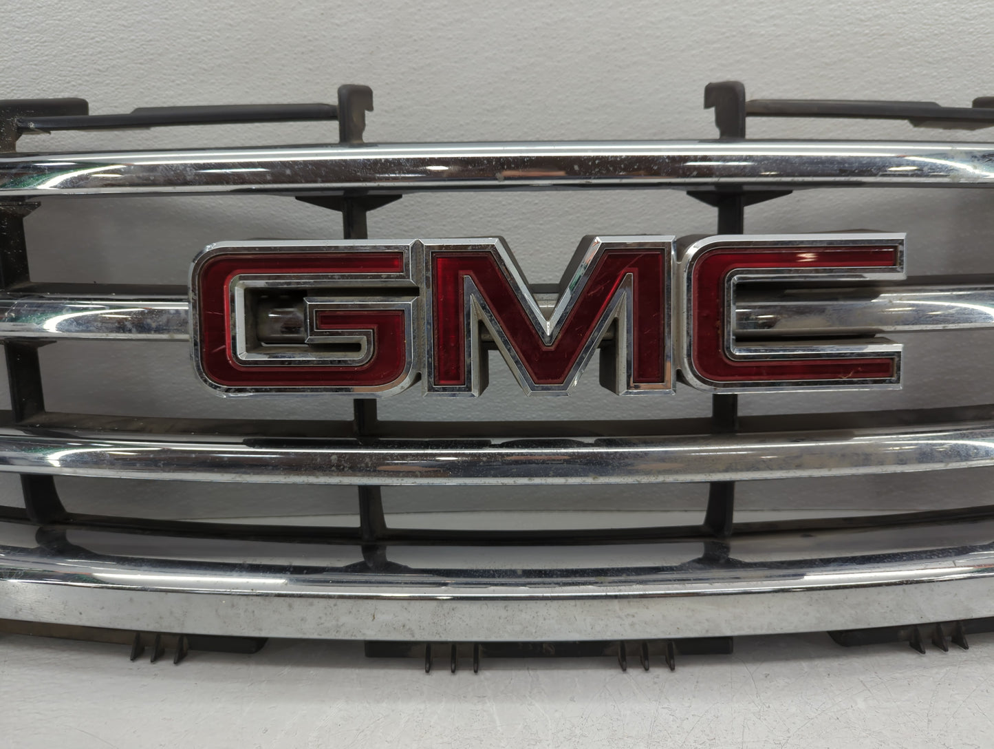 2011-2017 Gmc Savana 2500 Front Grille Bumper Not Included - Oemusedautoparts1.com