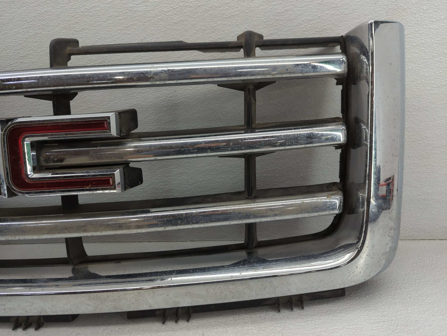 2011-2017 Gmc Savana 2500 Front Grille Bumper Not Included - Oemusedautoparts1.com