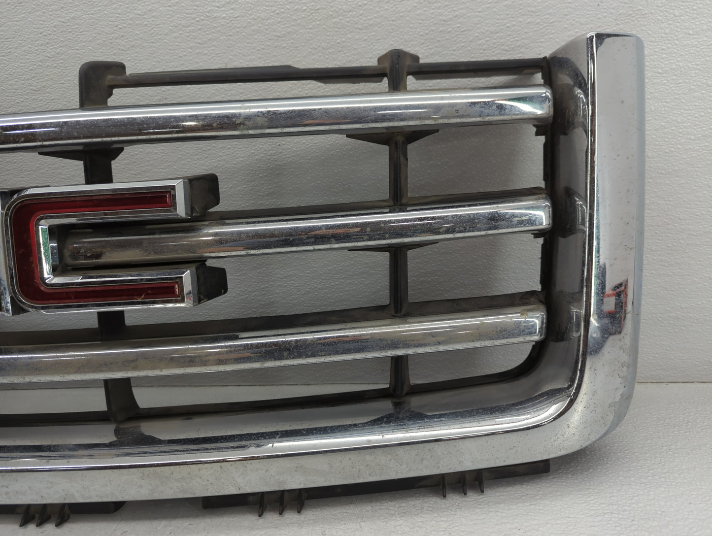 2011-2017 Gmc Savana 2500 Front Grille Bumper Not Included - Oemusedautoparts1.com