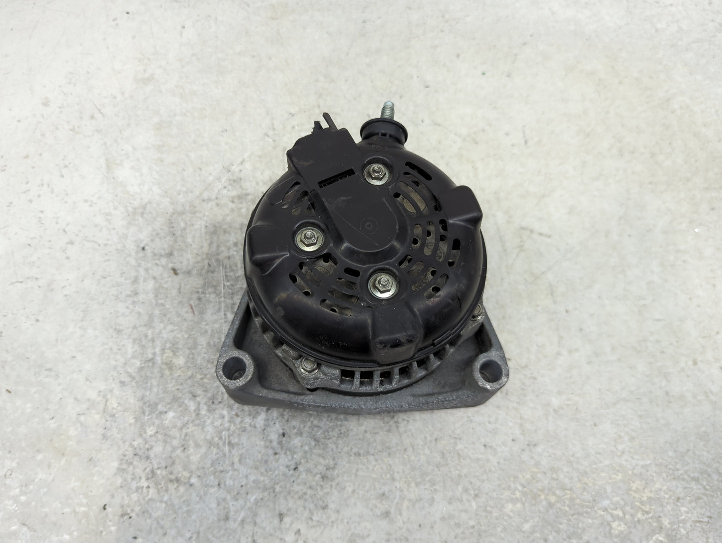 2014-2019 Gmc Sierra 1500 Alternator Replacement Generator Charging Assembly Engine OEM P/N:23487089 Fits OEM Used Auto Part