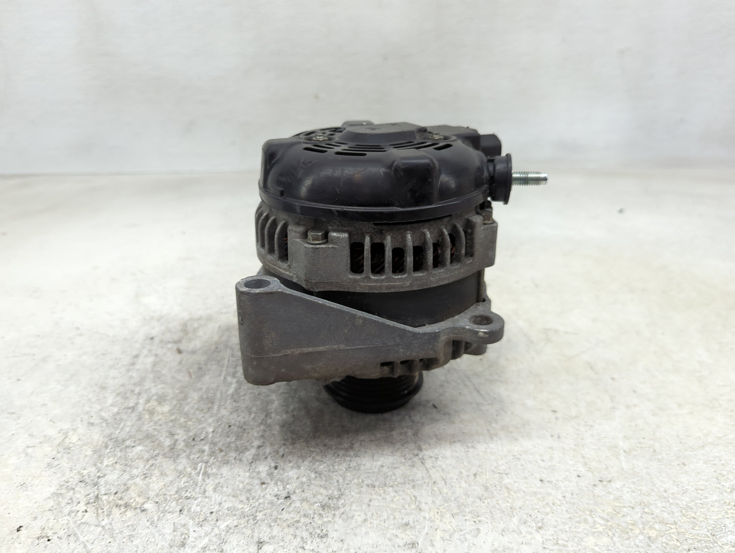 2014-2019 Gmc Sierra 1500 Alternator Replacement Generator Charging Assembly Engine OEM P/N:23487089 Fits OEM Used Auto Part