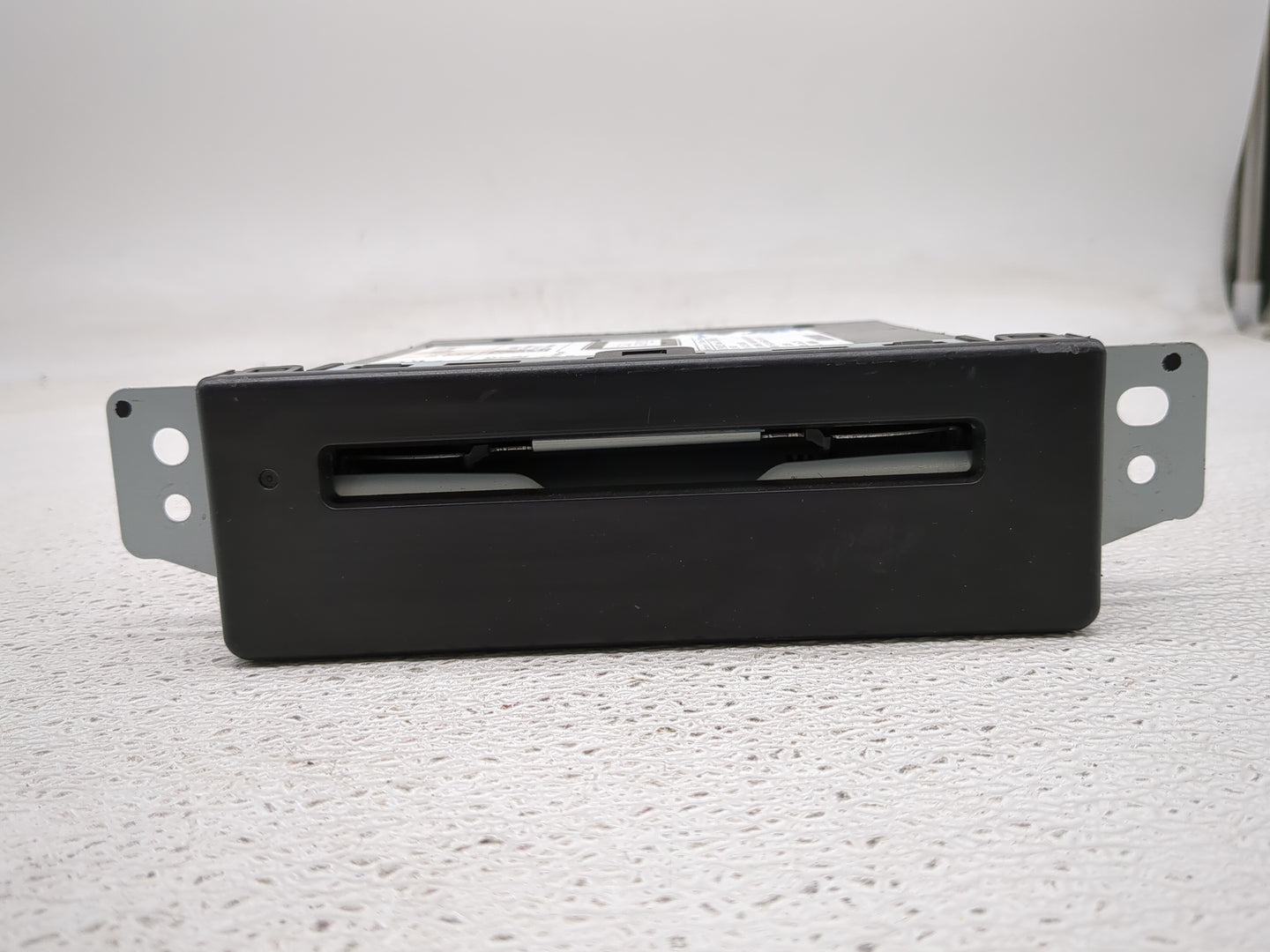 2015 Gmc Sierra 1500 Radio AM FM Cd Player Receiver Replacement P/N:13594481 Fits OEM Used Auto Parts - Oemusedautoparts1.co