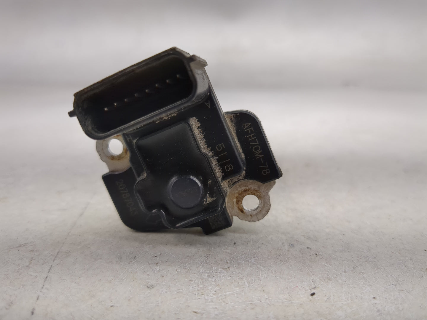 2014-2019 Gmc Sierra 1500 Mass Air Flow Meter Maf 1486684 - Oemusedautoparts1.com