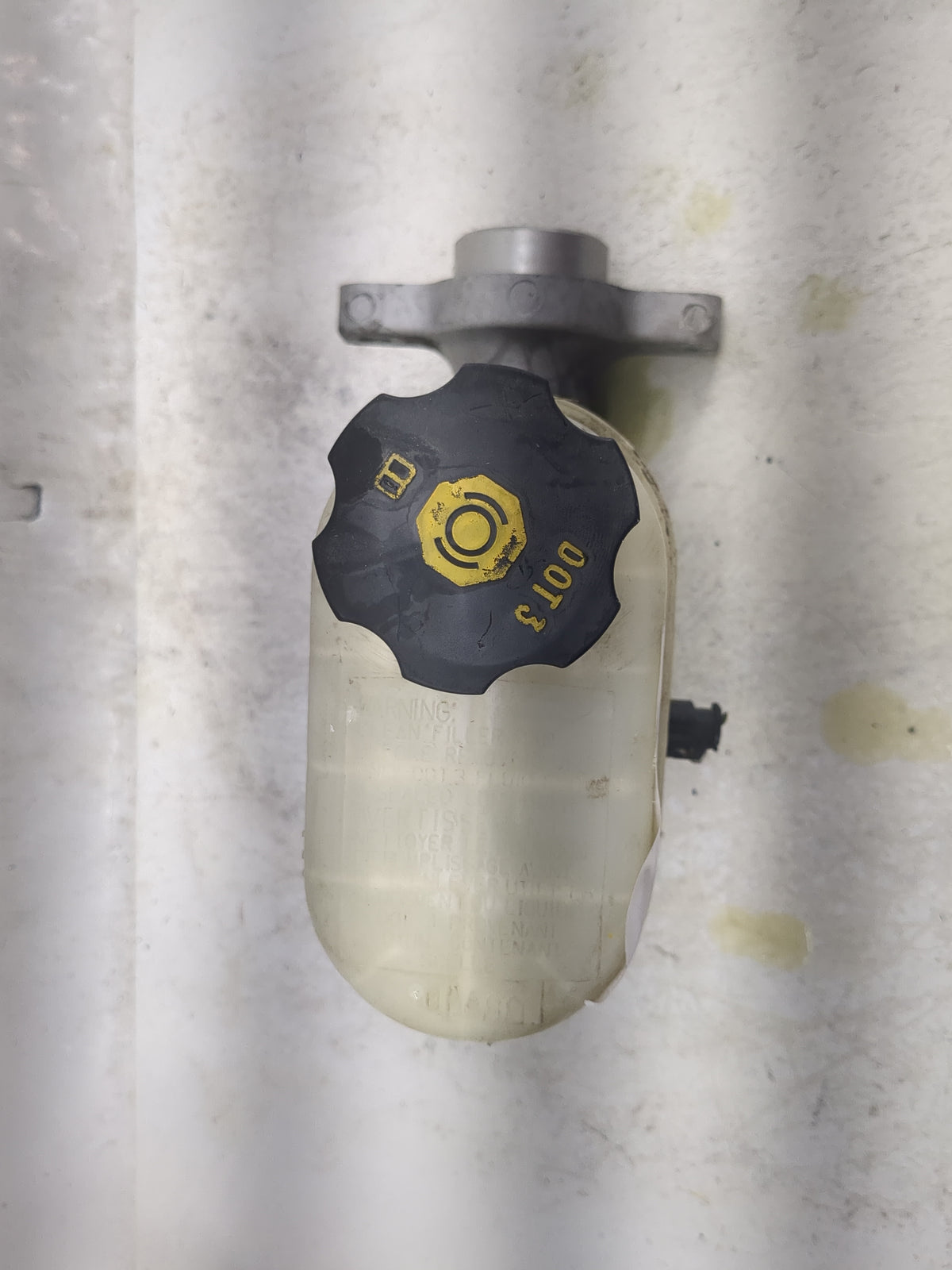 2014-2019 Gmc Sierra 1500 Brake Master Cylinder 1498311 - Oemusedautoparts1.com