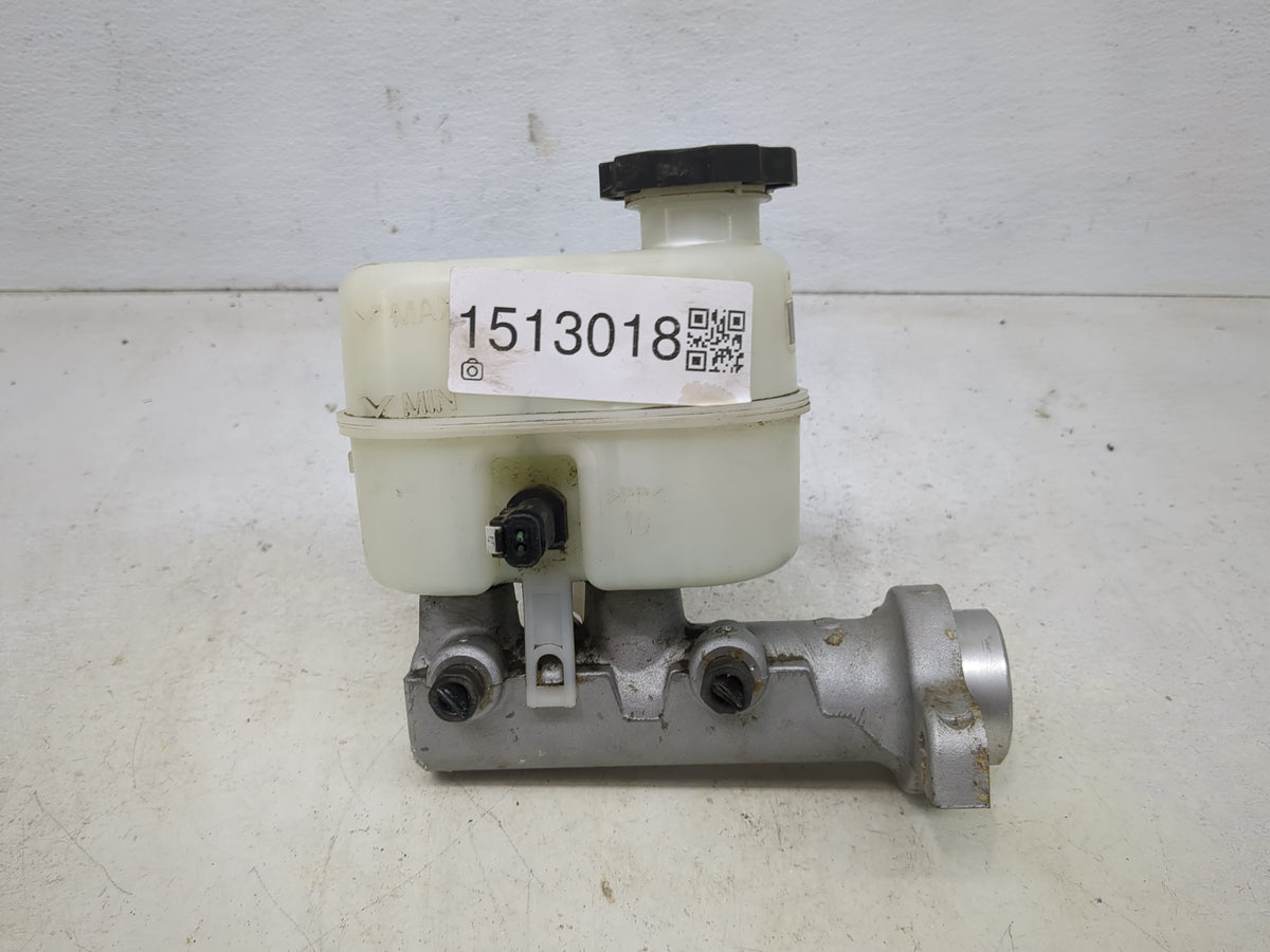 2014-2019 Gmc Sierra 1500 Brake Master Cylinder 1513018 - Oemusedautoparts1.com